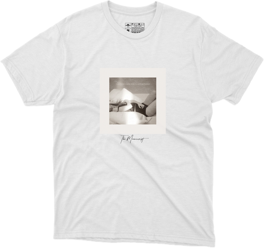 The Manuscript Playera (Corte Regular)