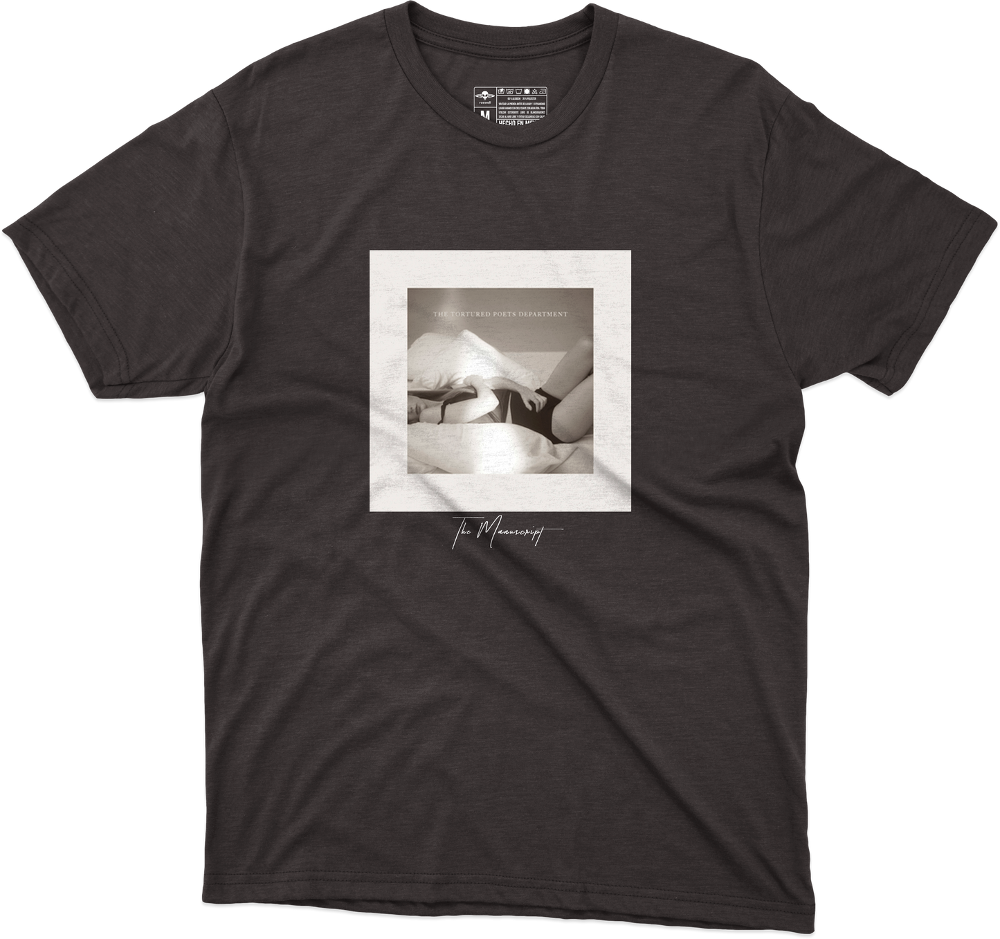 The Manuscript Playera (Corte Regular)