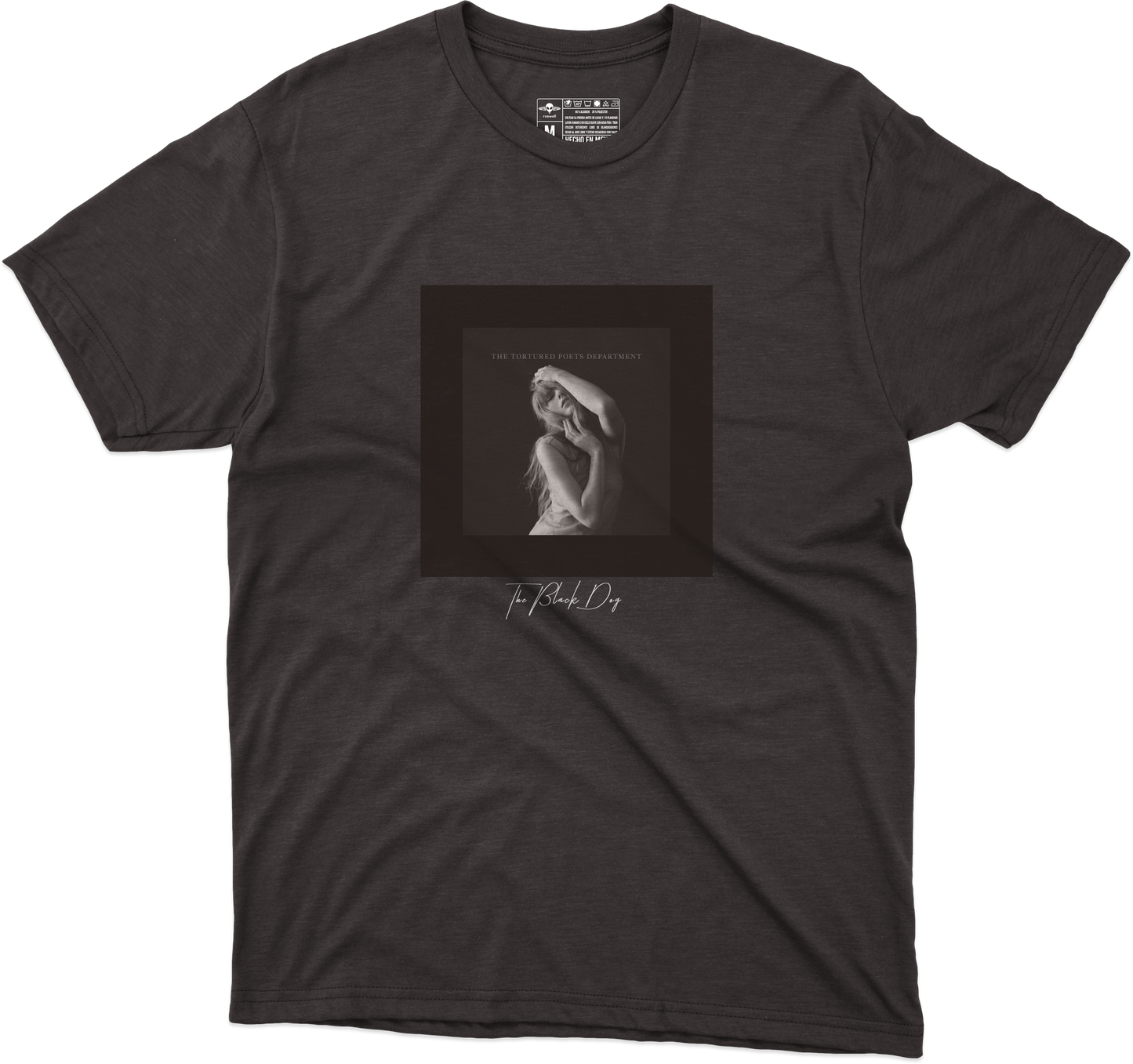 The Black Dog Playera (Corte Regular)